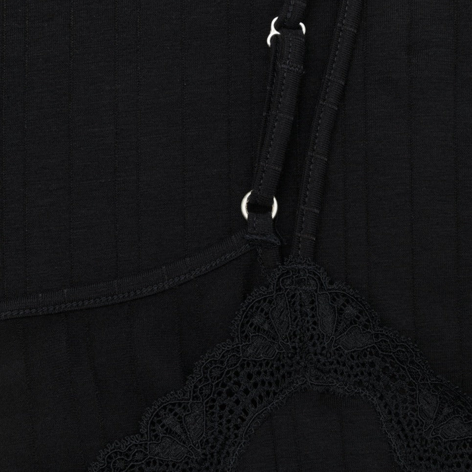 schwarzes Unterhemd mit Spitze und Spaghettiträgern Fairtrade aus Biobaumwolle, Detail Spitze 