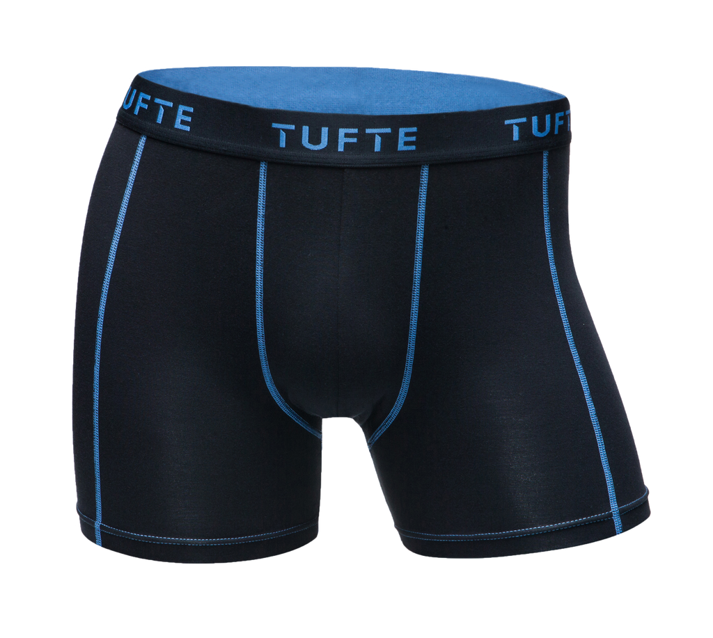 schwarze Boxershorts von Tufte mit blauem Schriftzug und blauen Nähten - von vorne