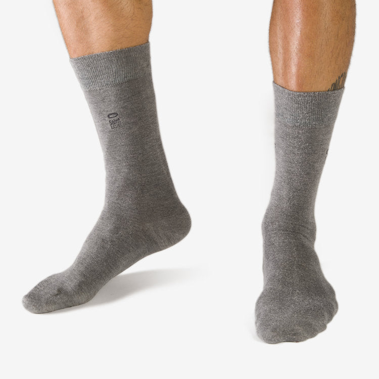 Atmungsaktive Socken aus Eukalyptus Tencel in grau für IHN