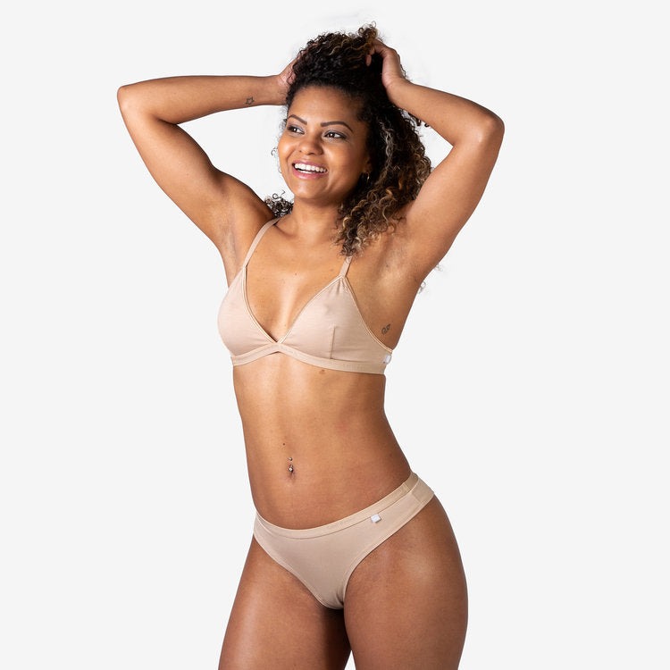 nachhaltiger Tanga aus Eukalyptus Tencel in nude und passende Bralette - von vorne