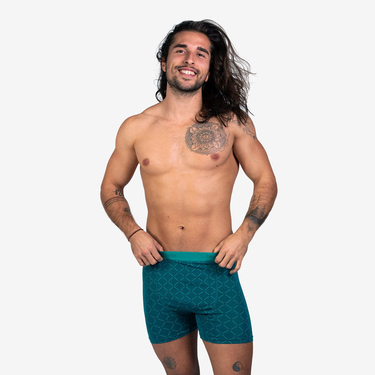 Nachhaltige Boxershorts aus Eukalyptus - Petrol mit Muster. Von vorne