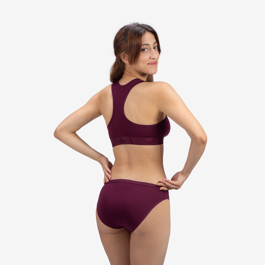 bequemer Tencel-Slip in dunkelrot mit passendem Top - von hinten